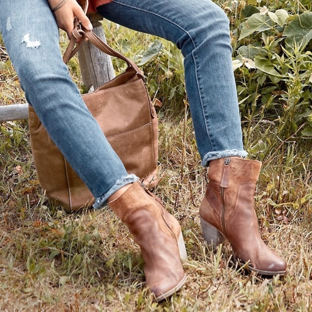GARNET HILL Riley Heeled Buckle Boots - Picture 11 of 13